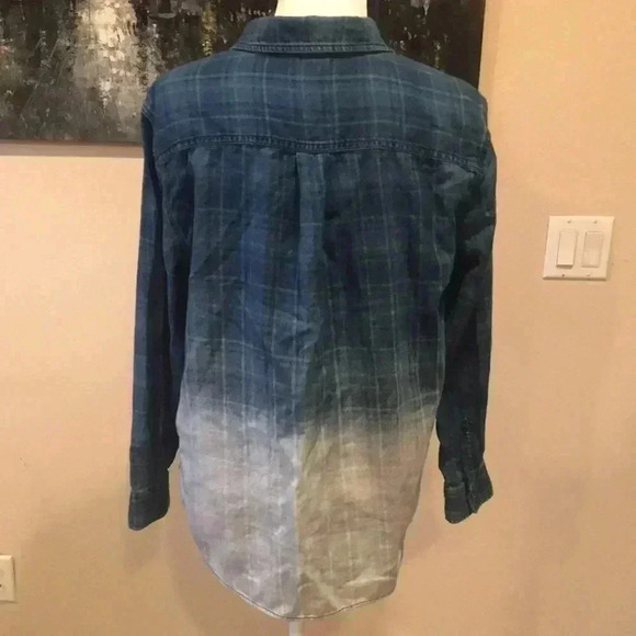 Vince Camuto two tone washed out blue plaid Button Front Top-Size Medium - Picture 4 of 7